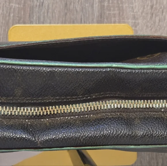 Louis Vuitton Purse Monogram - Picture 14 of 17